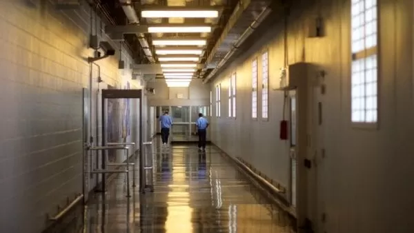 Cierran temporalmente las cárceles de Estados Unidos por personal enfermo por sustancia desconocida