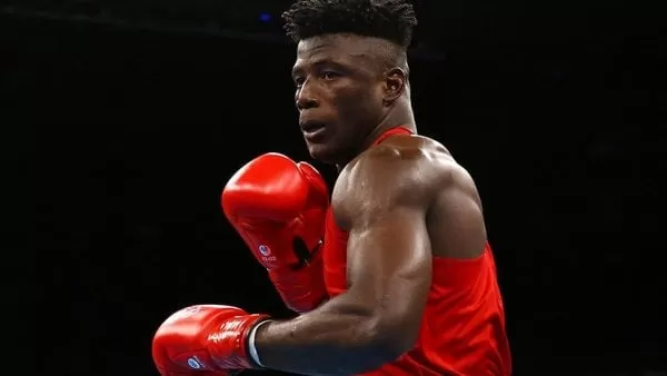 'Sin dar ni golpe': Un boxeador nigeriano firma la victoria más rápida en un ring de Estados Unidos