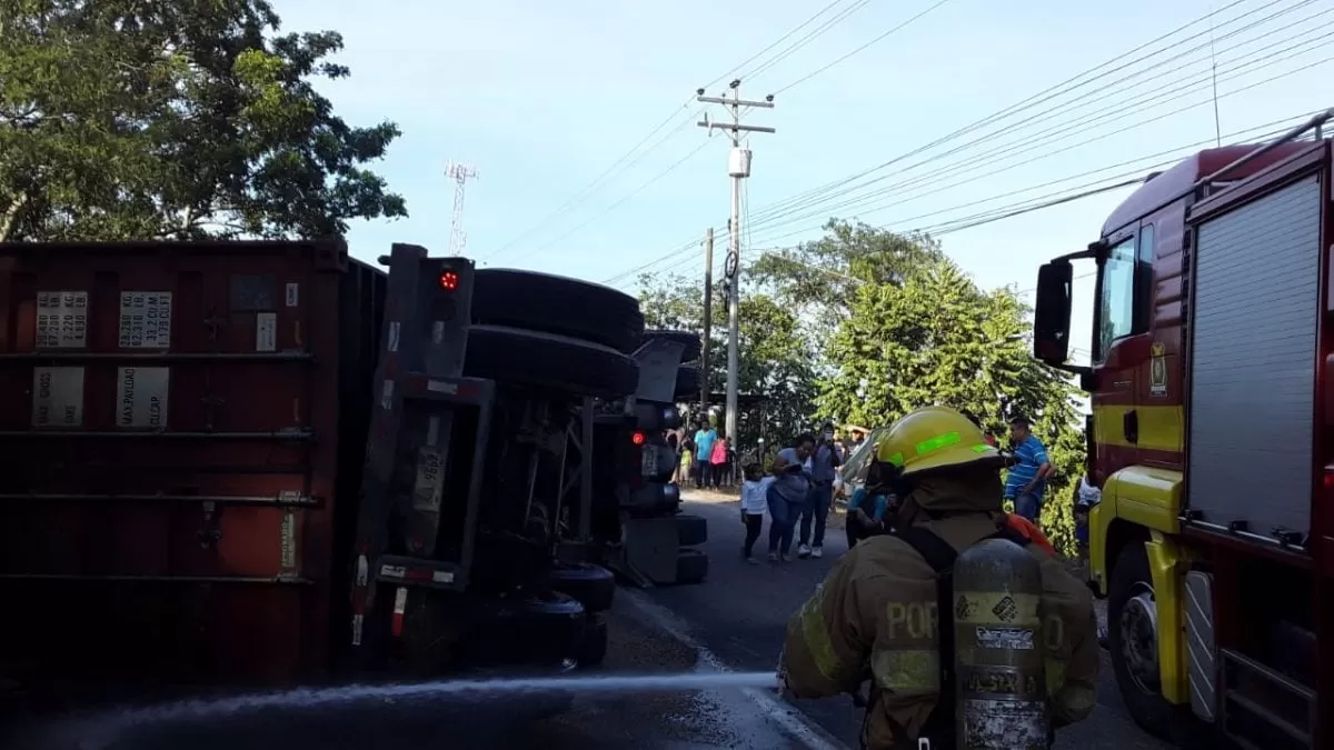 Accidente múltiple en el bulevar que conduce de Choloma hacia Puerto Cortes.