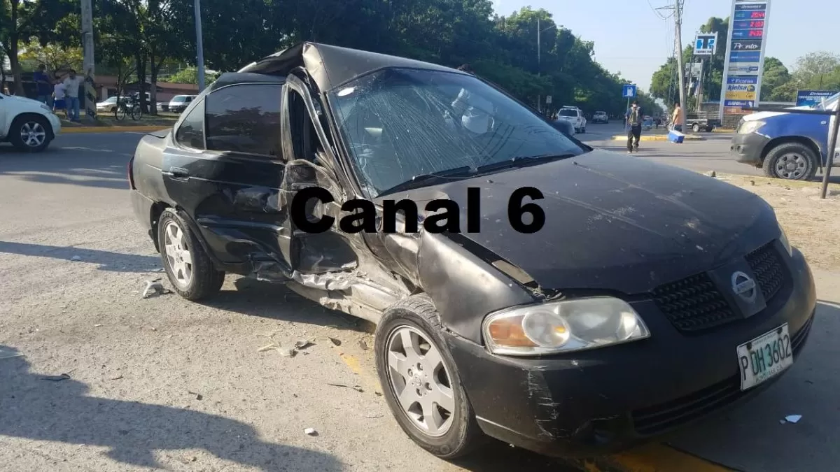 Accidente vehicular en San Pedro Sula deja una mujer con graves heridas