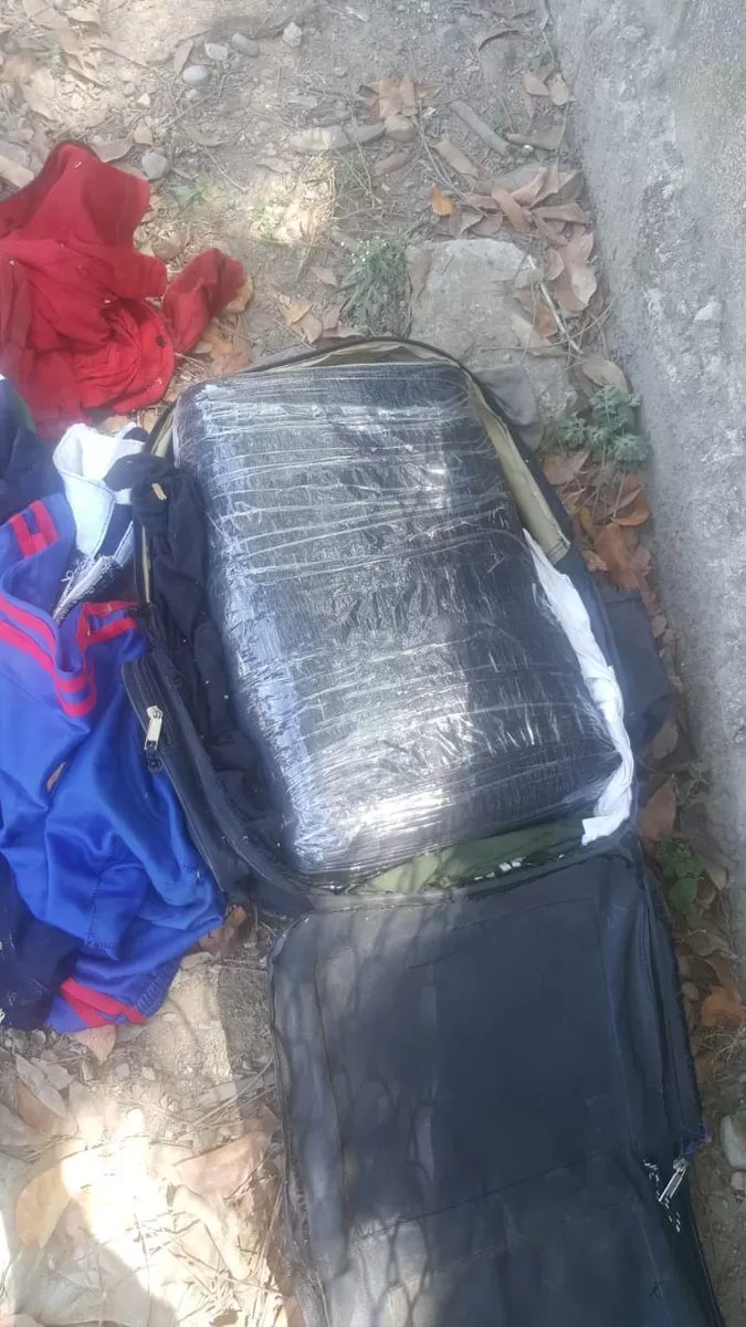 Sujeto deja abandonada mochila con supuesta marihuana