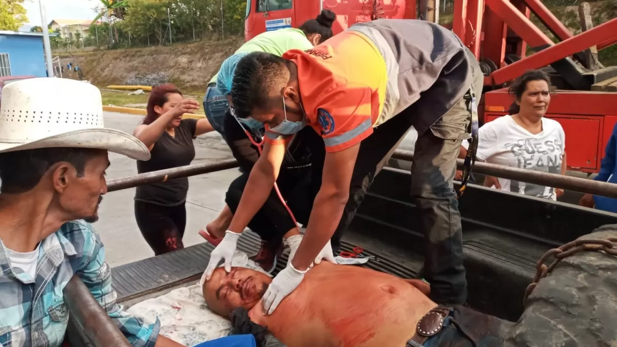 A machetazos asesinan a hombre en el peaje de Siguatepeque