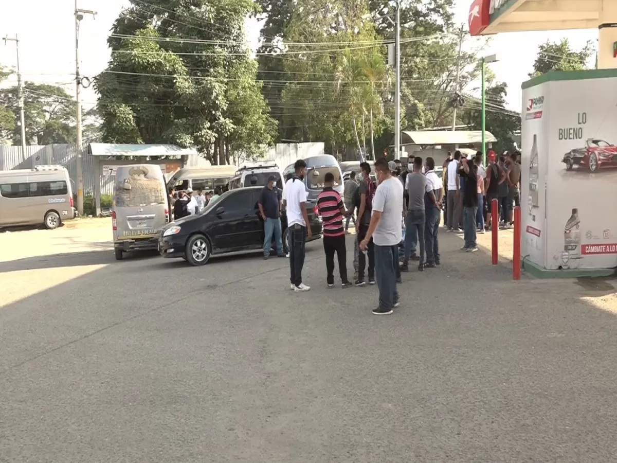 Buseros de la Rivera Hernández exigen la salida del servicio contratado de las maquilas
