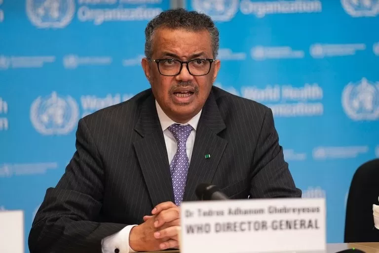 El director general de la OMS pidió un desarrollo “masivo” de vacunas: “Los fabricantes pueden hacer más”