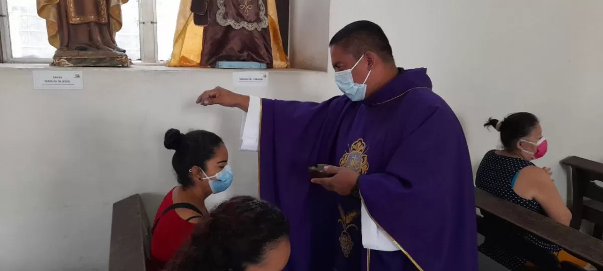 Iglesia católica celebra el Inicio de la cuaresma en la Imposición de Ceniza a la feligresía