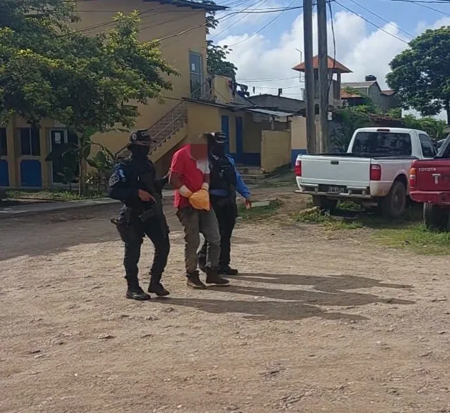 Agentes de la UDEP-15 capturan sujeto por el delito homicidio y porte ilegal de arma de fuego