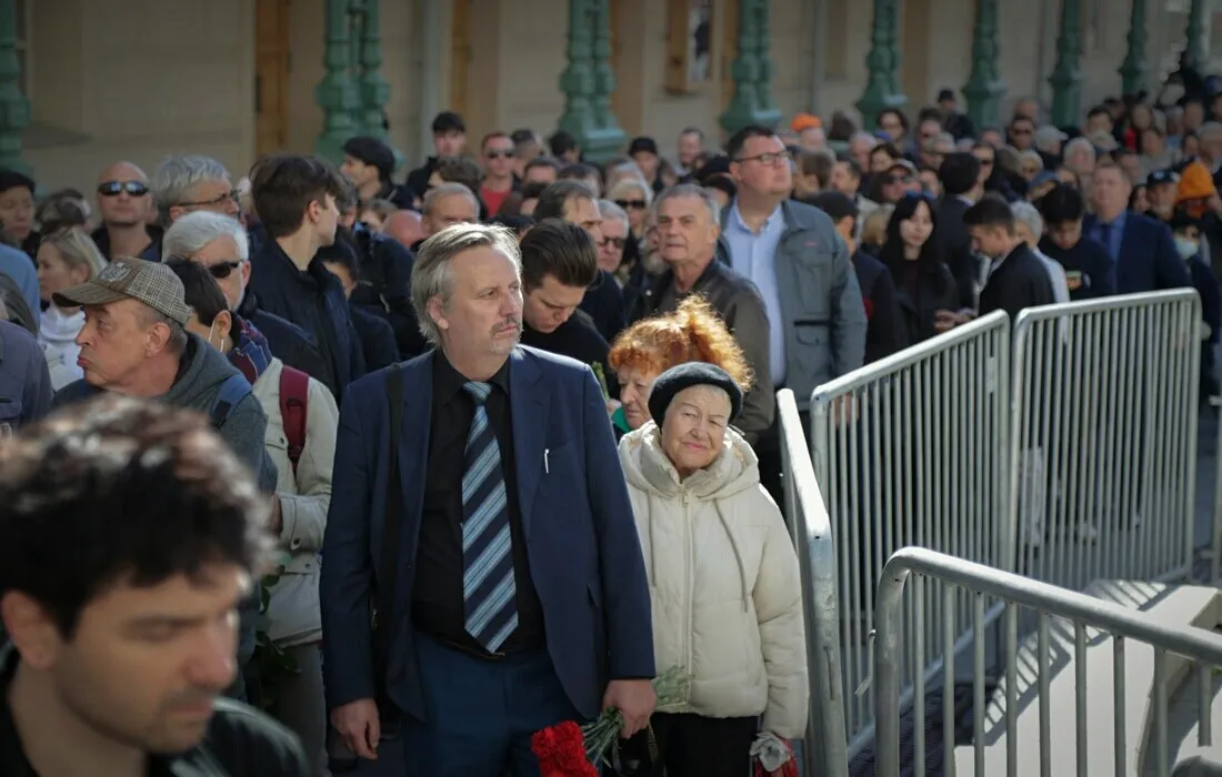 Miles de personas despidieron a Mikhail Gorbachov en un funeral sin Vladimir Putin ni homenajes de Estado 01